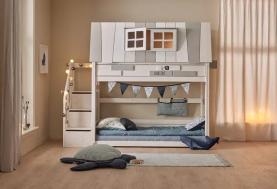Lit cabane avec escalier en bois Lifetime kidsrooms