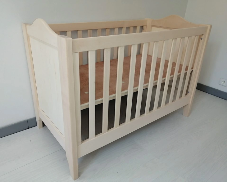 Lit bébé à barreaux en bois 70x140 cm